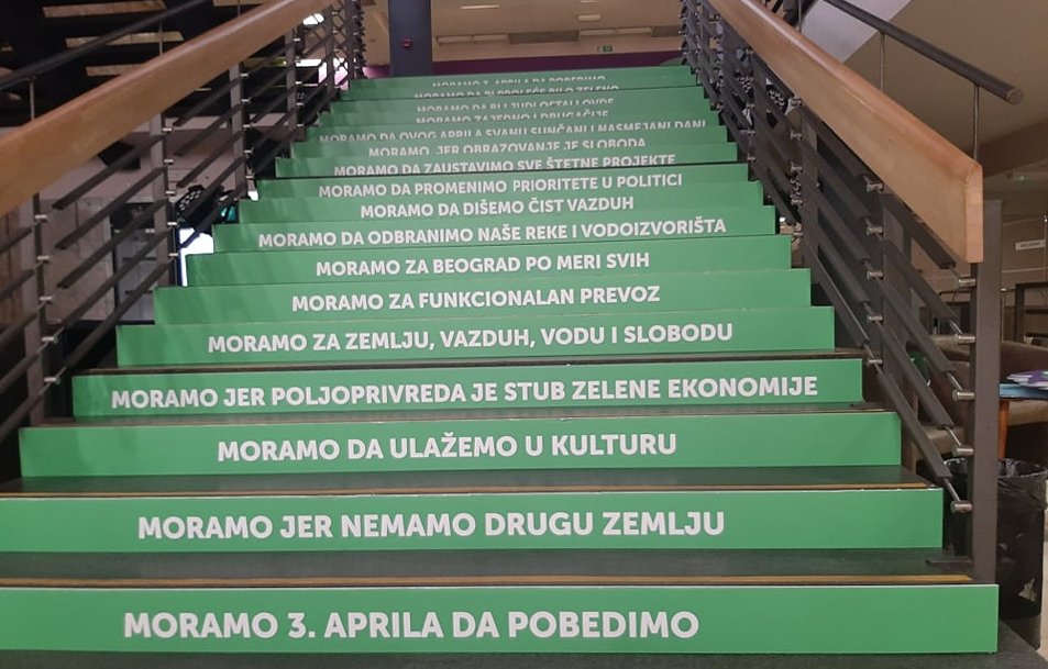 nedavimobgd's tweet photo. Veliki broj ljudi uključio se u akcije, komšijska okupljanja, podelu materijala i kampanju od vrata do vrata, a imali smo preko 350 štandova i razgovora u brojnim delovima Beograda.

Vidimo se večeras u Domu omladine od 19č na beogradskoj konvenciji!

#MORAMO #ZaDobarGrad https://t.co/UfFlElG9kk