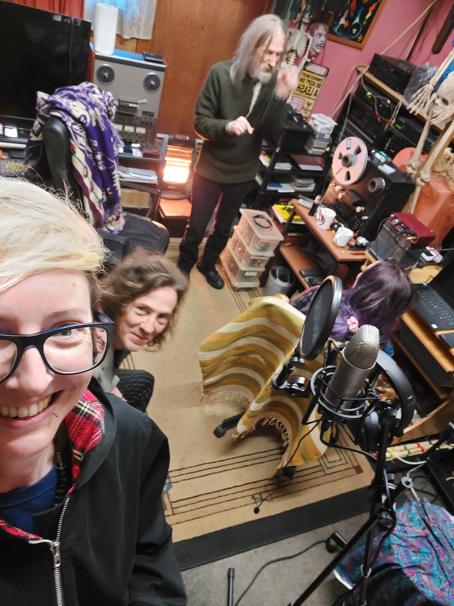 Mixing analogue with digital 
#SaturdayVibes #sundayvibes #postpunk #indiemusic #recording #vocals #NewRelease #alternative #bandlife #musicians #ourworld #futureprimitives #happy #greatday #newsong #artist #musical