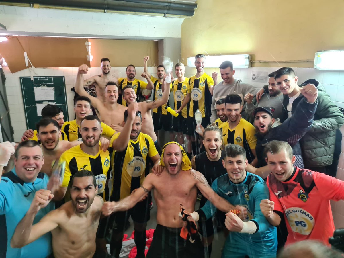 🟡⚫️ VICTÒRIA: Si les coses es posen difícils, ells les superen. Avui hem assistit a una remuntada dels nostres perquè ells mai no ho posen fàcil i gràcies a aquest ímpetu SOM LÍDERS i estem molt a prop de l'ASCENS!!!!
#orgulldeNouBarris
#SomLaMonta 
#equipazo