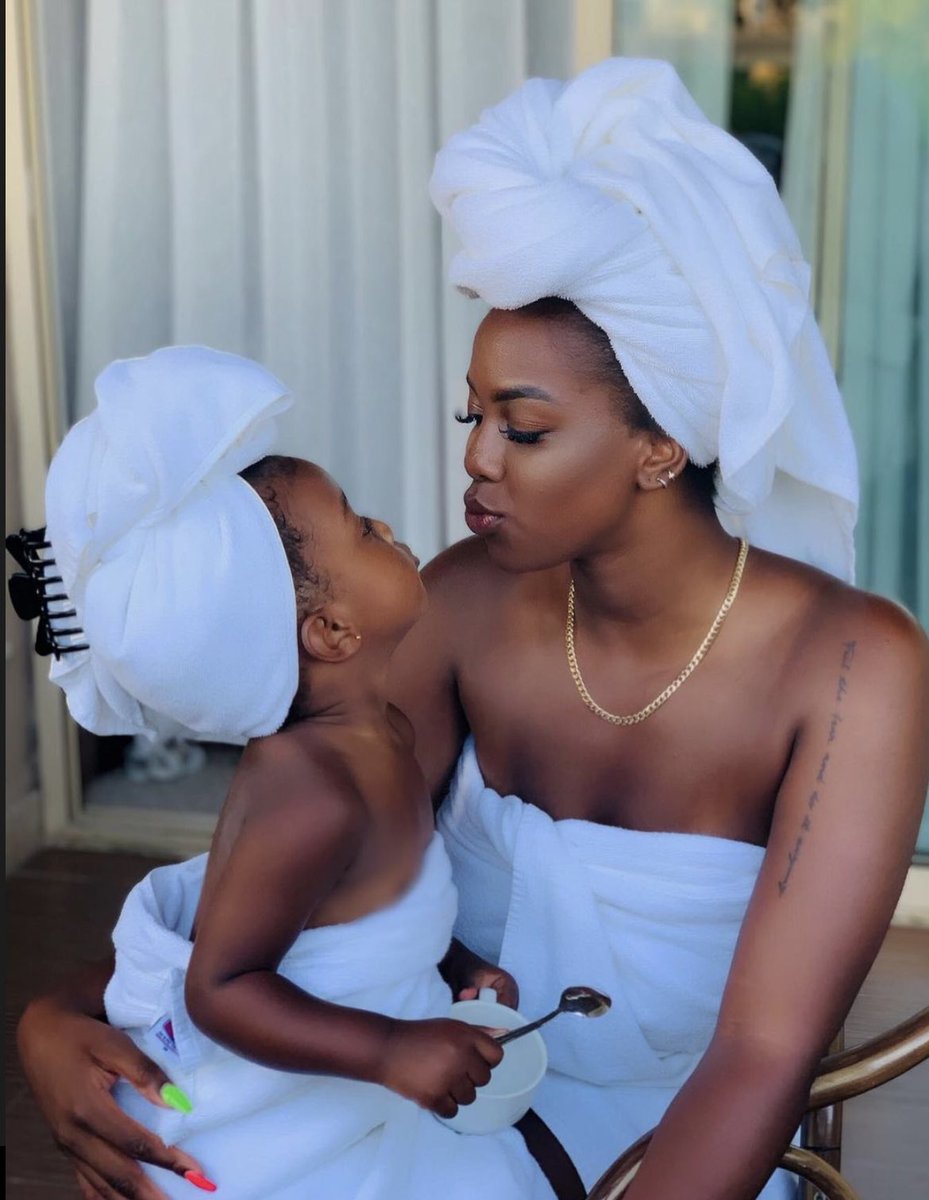 danibabycham's tweet photo. This one here is for the mothers doing the damn thing and raising Queens #Happymothersday 💕🙏🏾👑 https://t.co/McLYRtW7ui