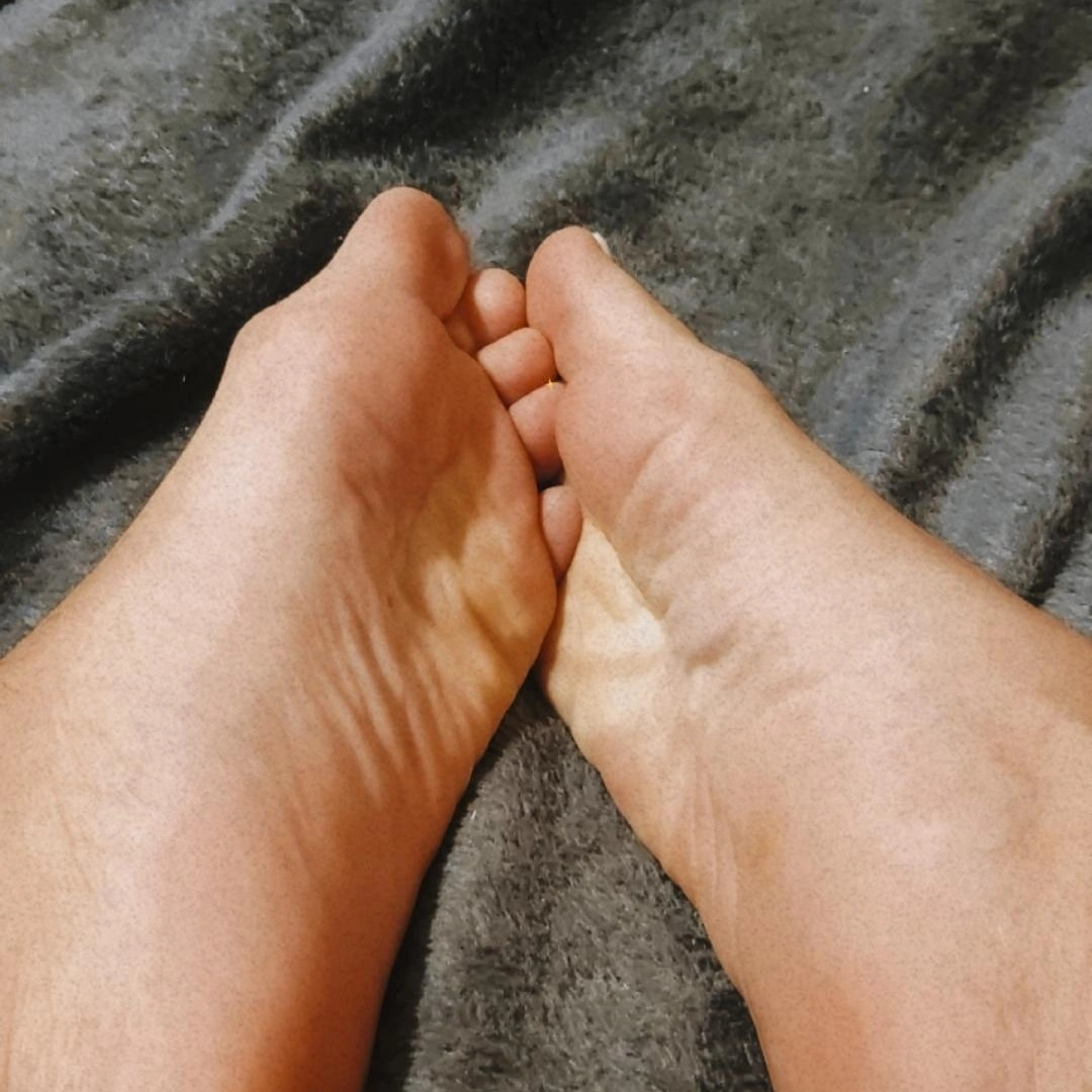ellafeet535's tweet photo. #prettytoes #toenails #cutetoes #toeslovers #toe #perfecttoes #toeslover #feetgoddess #feetstagram👣 #feetlovers✨👣 #feetworld #feetsolestoes #feetqueen👑 #feet👣 #smallfeets #feetmodels #soleslove #solefetish #solesgirls #solesmodels #sole #solesfeet #solesociety #solesworship https://t.co/hTEJUc6ixX