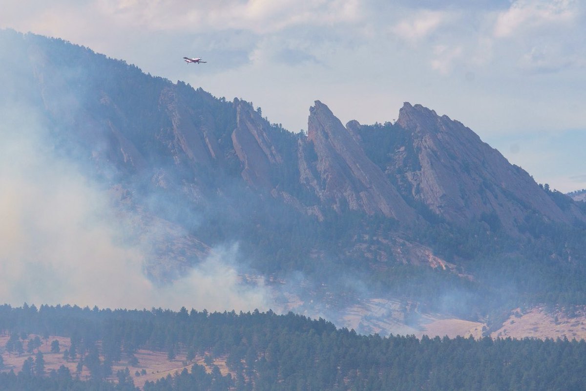 Another set of photos of the #NCARFire. I hiked along the south border of the burn area the day before, and @humbucks did hours before. Crazy, scary.