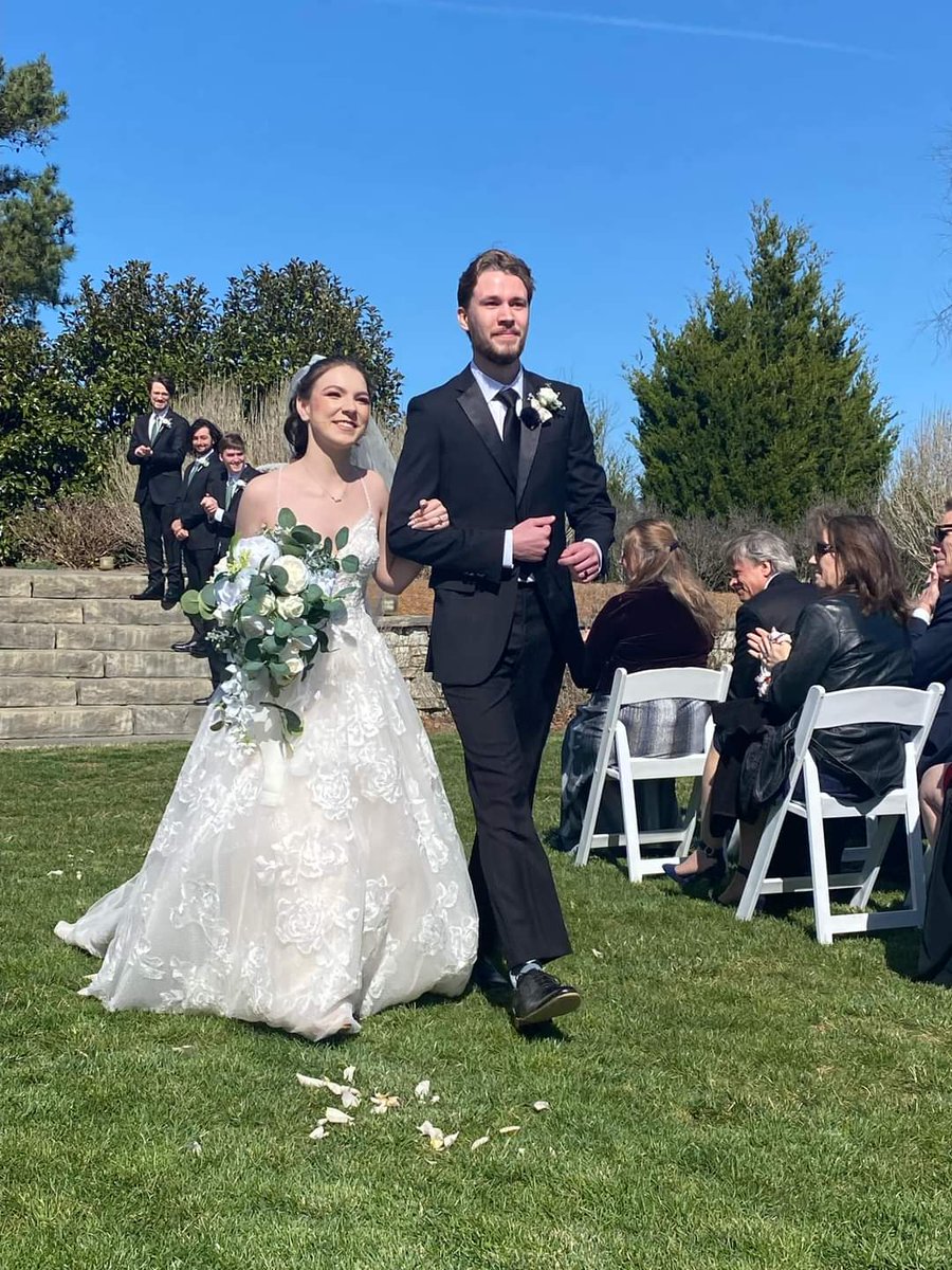 crimsonpainted's tweet photo. It was a windy day, but perfect nonetheless! 💕 https://t.co/JonTO8lLT3