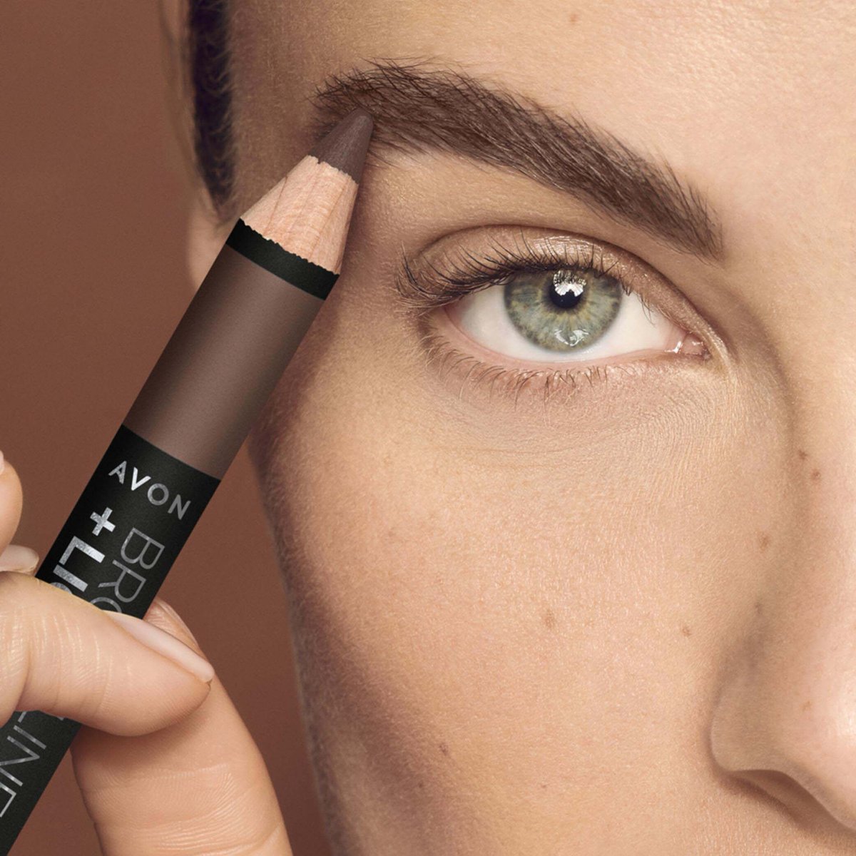 CLAIRERU77's tweet photo. Do you go for a more natural, grown-out look? Or do you swear by a meticulously carved out arch? 🤔
https://t.co/G1ImSqalW4

#BeautyAZ #Brows #Avon https://t.co/00my9P917k