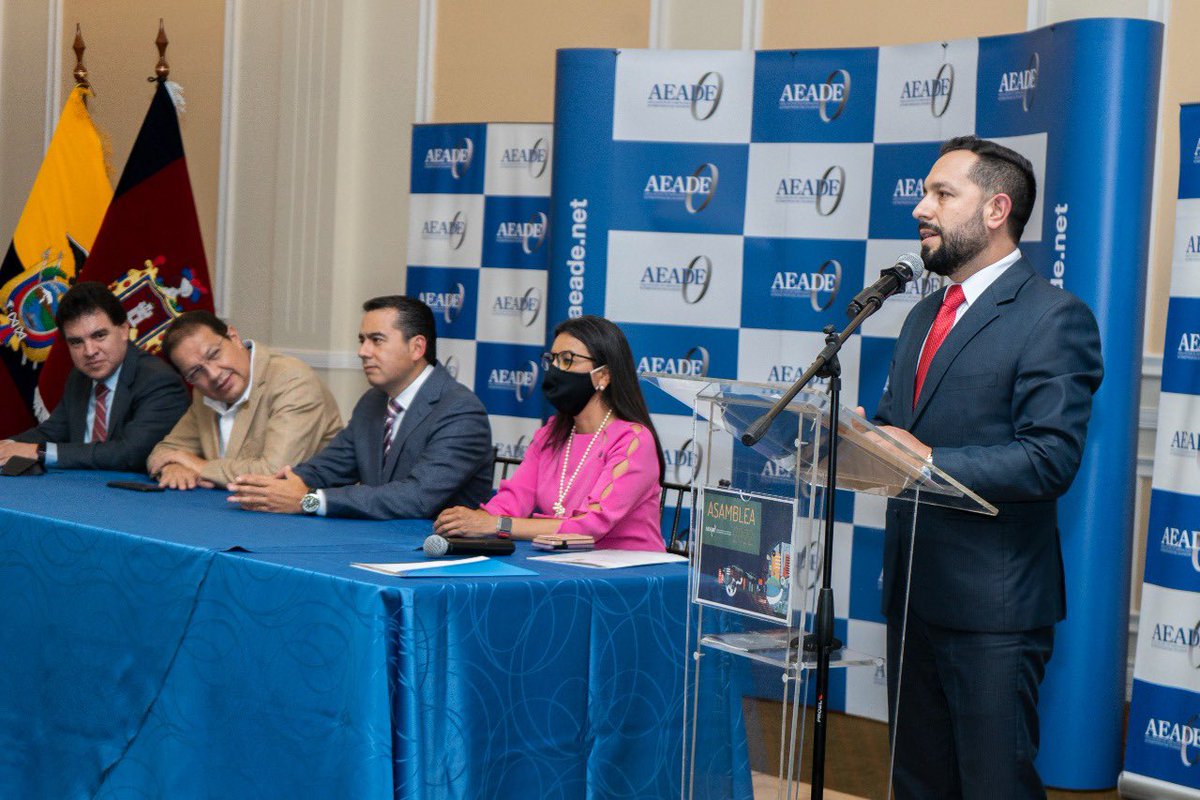 acastropiedra's tweet photo. ¡Buenas noticias! Firmamos un convenio entre la @ANT_ECUADOR y @AMT_Quito @silvanavallejo, para que la matriculación de vehículos se realice DIRECTAMENTE en los concesionarios. Además con @AeadeEc @GenaroBaldeonH suscribimos otro para implementar el portal estadístico integral.✅ https://t.co/qagGLKly2v