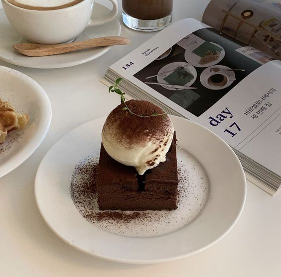cafe4ggs's tweet photo. order: brownies and iced tea
for: @zZzyeojins

from: hyunjin, yeojin, yujin and @tzusouis
message 💌: i love u https://t.co/q5IFJwVVUg
