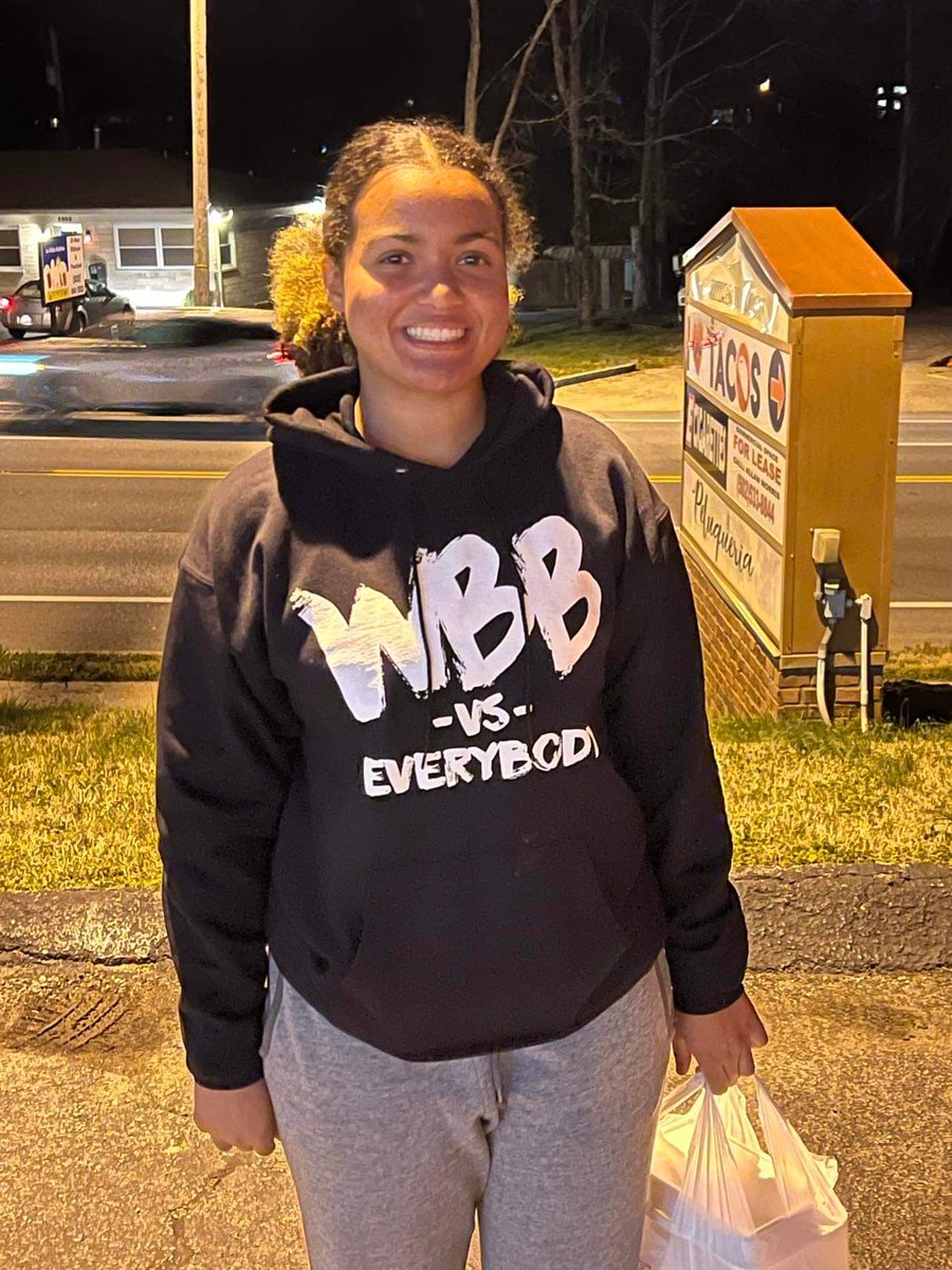 sweetvon39's tweet photo. Father and Daughter time!! They may be cold but they are eating good!! @NicoleHollowel7 #goodvisit #wbbvseverybody https://t.co/tpyhx2MLF4