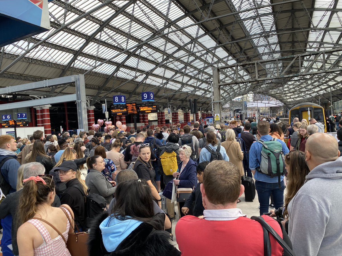 IndTravHelp's tweet photo. @AvantiWestCoast Once again, delays &amp; cancellations have messed up my plans. At almost £100 for a rtn ticket &amp; the frequency of this happening from Liv to Ldn, it’s ridiculous! @grantshapps, you urgently need to review the shocking public transport services in the UK! https://t.co/mDuSUjLBbK