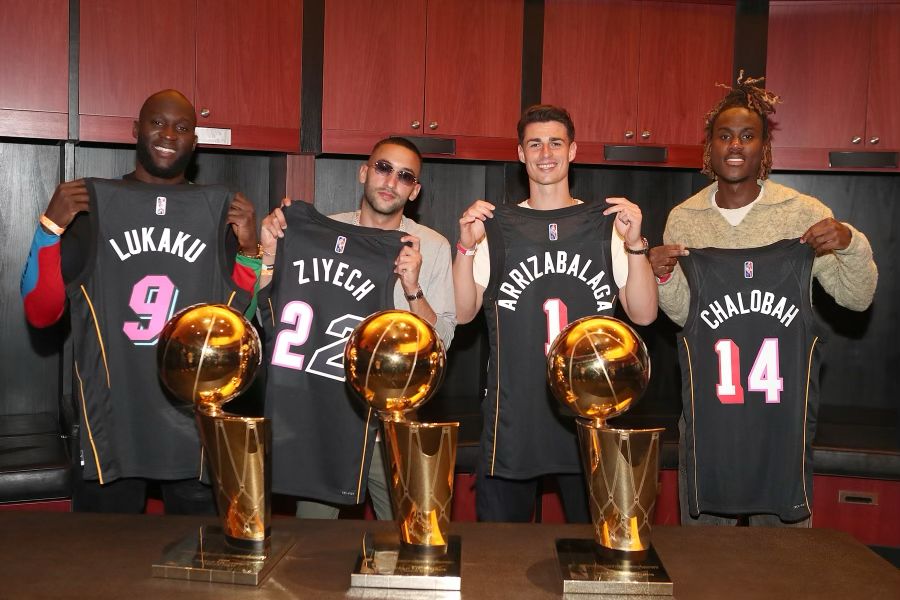 Team on tour. 🤩🇺🇸

📸: <a href="/MiamiHEAT/">Miami HEAT</a>