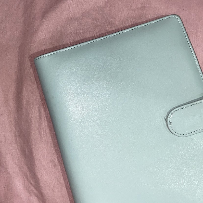 mintcartzz's tweet photo. wts lfb ph

a5 blue macaron binder

— 120 pesos
— payo or 2 days reservation 
— mod is sco
— binder is 7/10
— reply mine / dm to claim https://t.co/ZGfLP68WDE