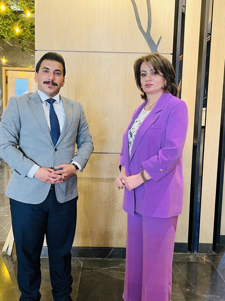 منذ ست سنوات وهي صديقتي ،طموحها كبير وتسير بخطوات هادفة وهادءة لم تتاجر بقوميتها ورفضت الانفصال ،وتطالب دائما بحقوق الاقليم ، كانت ولا زالت معارضة شرسة للكثير من مواقف  سياسي  المركز والاقليم ،  الشخصية السياسية الوحيدة التي لا اتردد عند مدحها . 
النائبة العراقية <a href="/srwa_qadir/">Srwa Abdulwahid. سروه عبدالواحد</a>