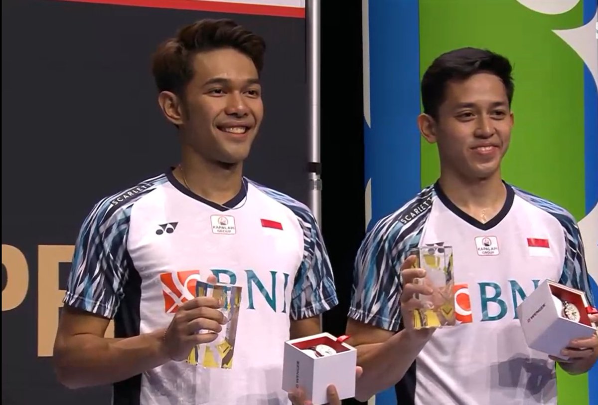 ZonaBulutangkis's tweet photo. Senyum bahagia.

Siapa yang ikutan senyuuum??

#SwissOpen2022 https://t.co/9vdgbpDHe8