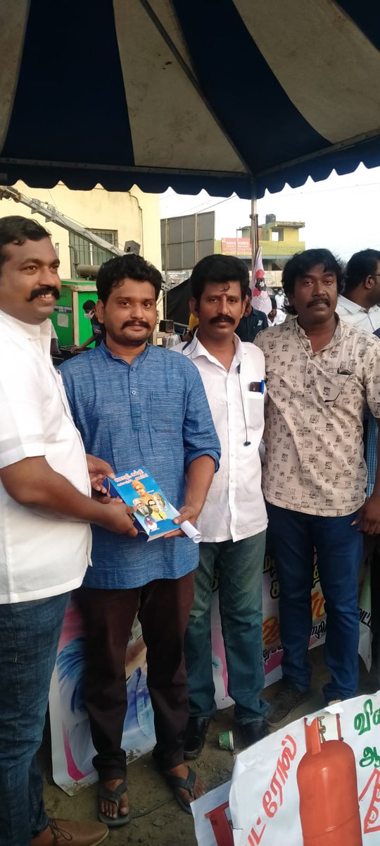 omfortn's tweet photo. இன்று சோழிங்கநல்லூர் தொகுதி சார்பாக நடைபெற்ற பெட்ரோல் டீசல் எரிவாயு விலை  உயர்வை கண்டித்து நடத்தப்பட்ட ஆர்ப்பாட்டத்தில்.
#மக்கள்நீதிமய்யம் https://t.co/bJK7HHbUp8