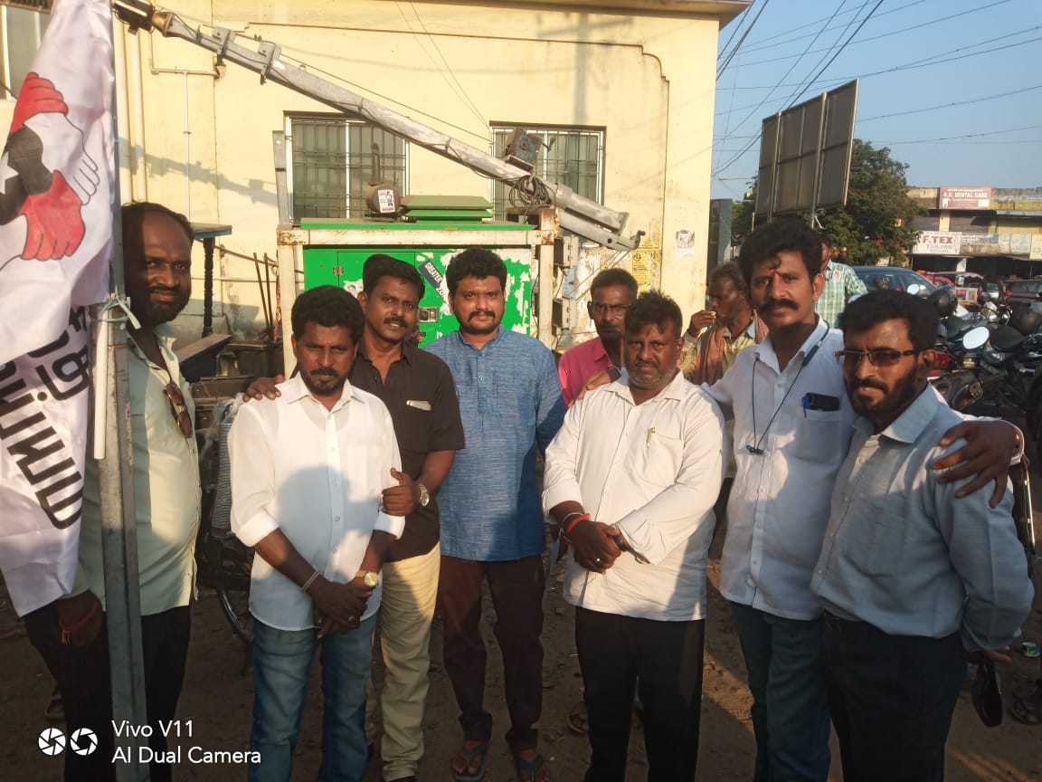 omfortn's tweet photo. இன்று சோழிங்கநல்லூர் தொகுதி சார்பாக நடைபெற்ற பெட்ரோல் டீசல் எரிவாயு விலை  உயர்வை கண்டித்து நடத்தப்பட்ட ஆர்ப்பாட்டத்தில்.
#மக்கள்நீதிமய்யம் https://t.co/bJK7HHbUp8