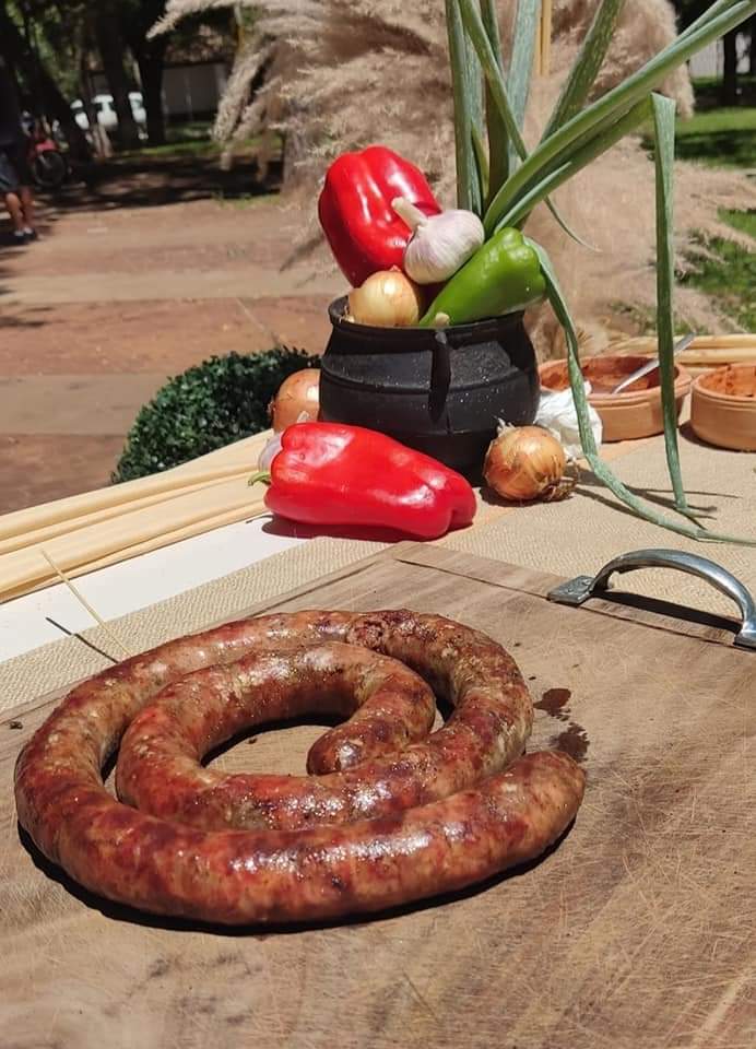 Orgullosos por esta gran noticia, uno de nuestros platos típicos autóctonos "CHORIZO SANJUANINO" ha sido aprobada la solicitud preliminar del reconocimiento de la Indicación Geográfica del "Chorizo Sanjuanino" además se ha delimitado la Zona Geográfica para la elaboración🙌💪🇵🇾