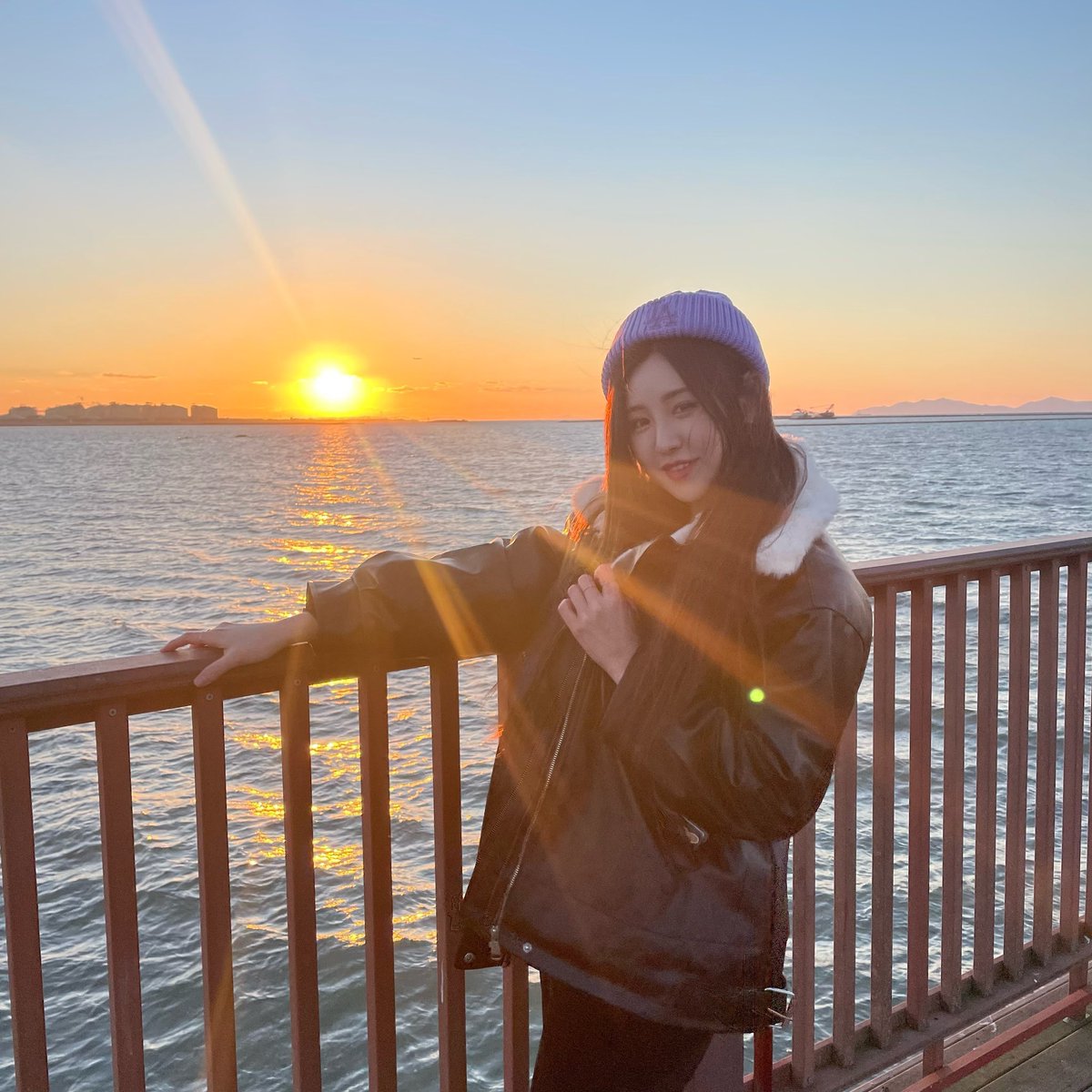 ilyuuri's tweet photo. she’s so cute wearing that purple beanie https://t.co/BvzzK4vbVt