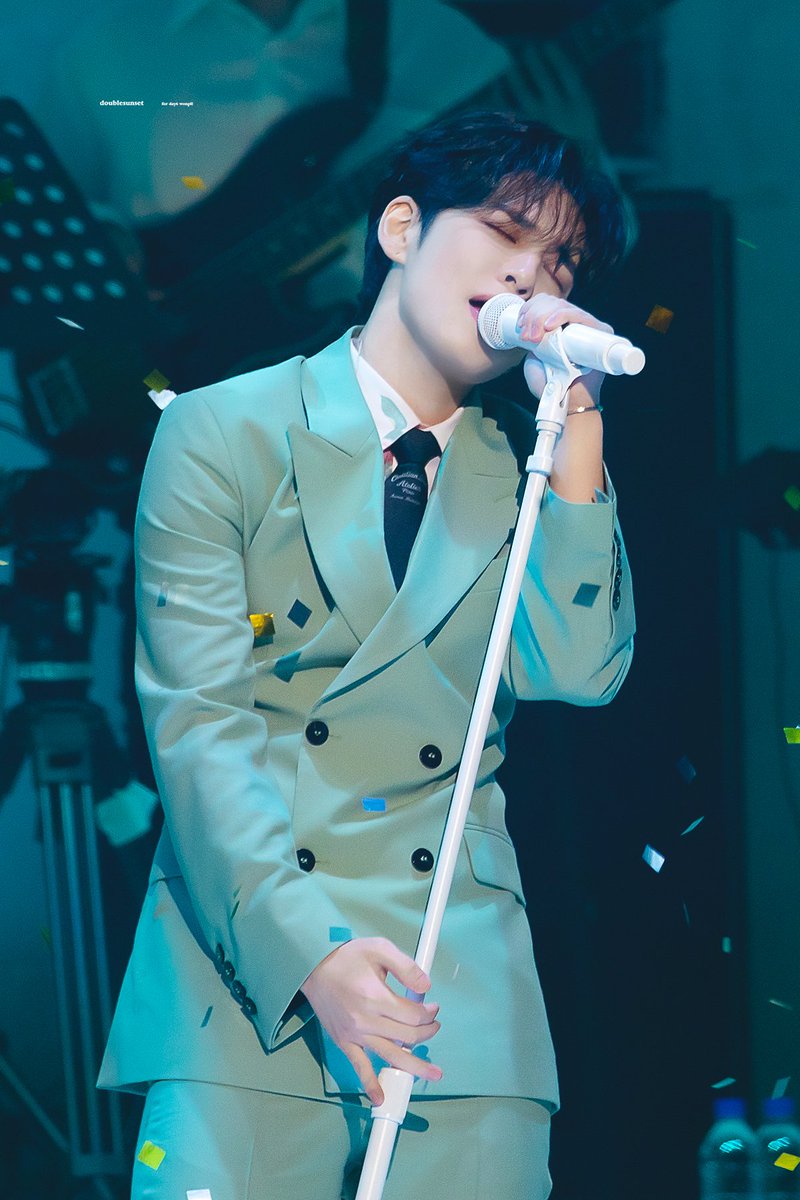 220327 #원필 #WONPIL #데이식스 #DAY6

너의 내일은 훨씬 나을 거야