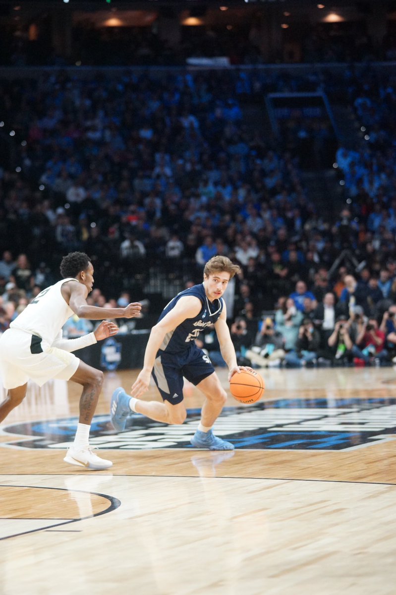 Johnhund's tweet photo. Good Luck to Bergen Catholic Alum and current St Peters baller Doug Edert and the Peacocks as the take on UNC tonight. https://t.co/b9K3lHrFtp