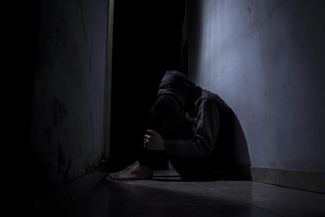 بحاجة إلى انسحاب طويل جدا عن العالم!

والسبب بعض الأشخاص يدخلون حياتنه يدمرها ويطلع 😔😔