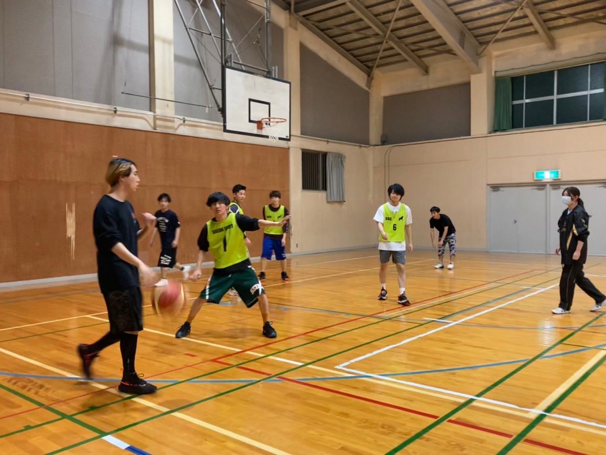 fu_seasonsports's tweet photo. シーズンスポーツクラブです👩‍🎤

いつもは火曜日にバスケ、金曜日にバレーをしています🎈🧸

コロナによって、決行できるかは未定ですが花コンなど1年生の交流会も予定しているのでぜひ！🌸

興味あるかたはDMまで🚶‍♀️🚶‍♀️🕺

 #春から福大
 #春から福井大学 https://t.co/qj3luZtpDK