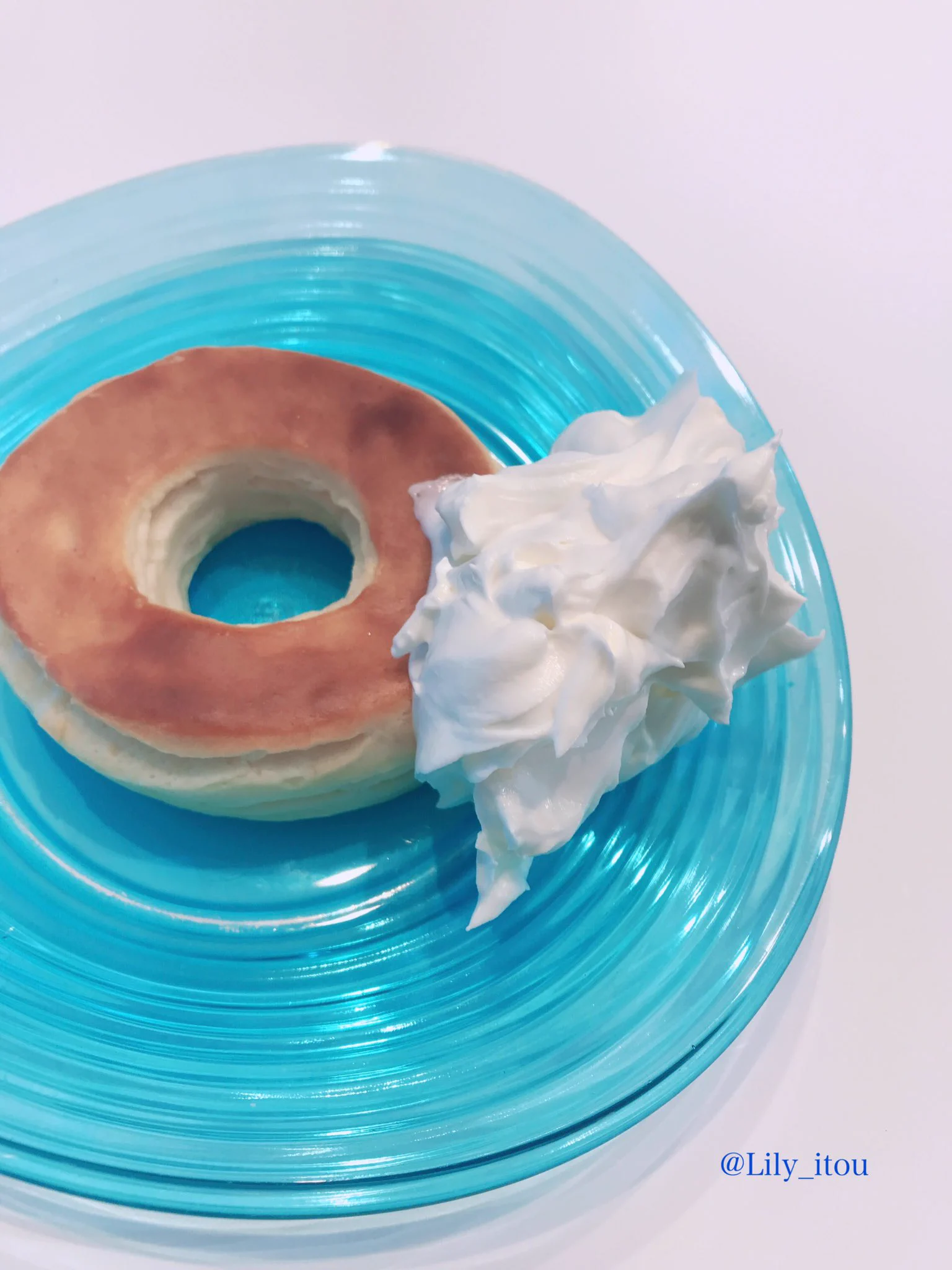 牛乳と混ぜるだけでホイップクリームが作れる！！森永のホイッピーが魔法のよう！！