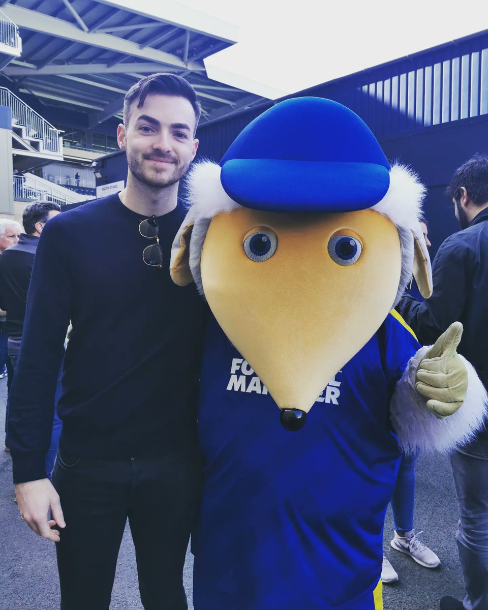 AFCWLiaison's tweet photo. First time at Plough Lane. Loved the stadium, the roar of the best fans in the world. A @ByTheHornsBrew pint of #Hopadelic and a pic with the legend that is @HaydontheWomble
#OnceBitten #TrueDon https://t.co/vXdLe5BaCH