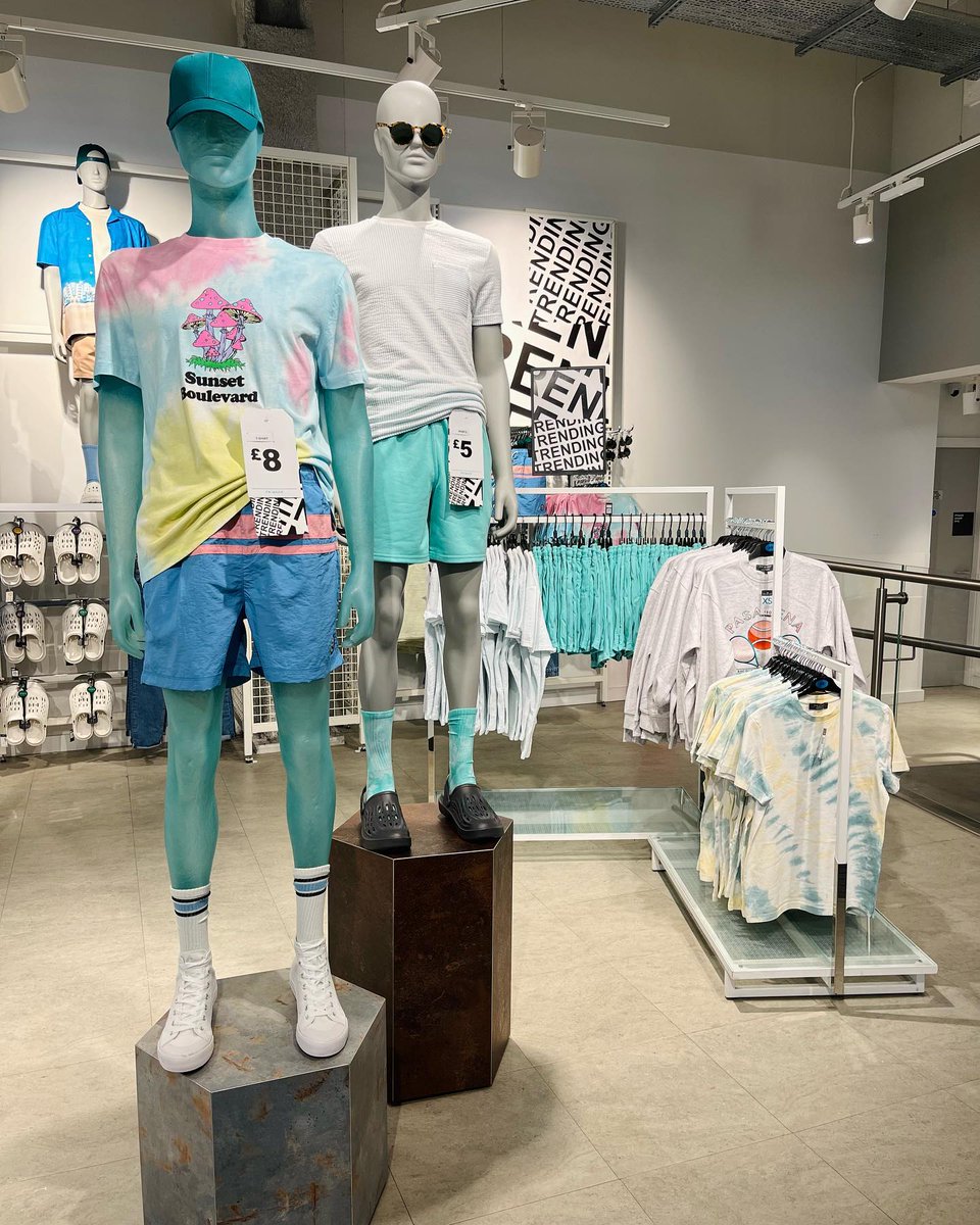 Primark's tweet photo. Relive the '90s at your nearest Primark ✌️😎 https://t.co/UQ4Jyn6yaq