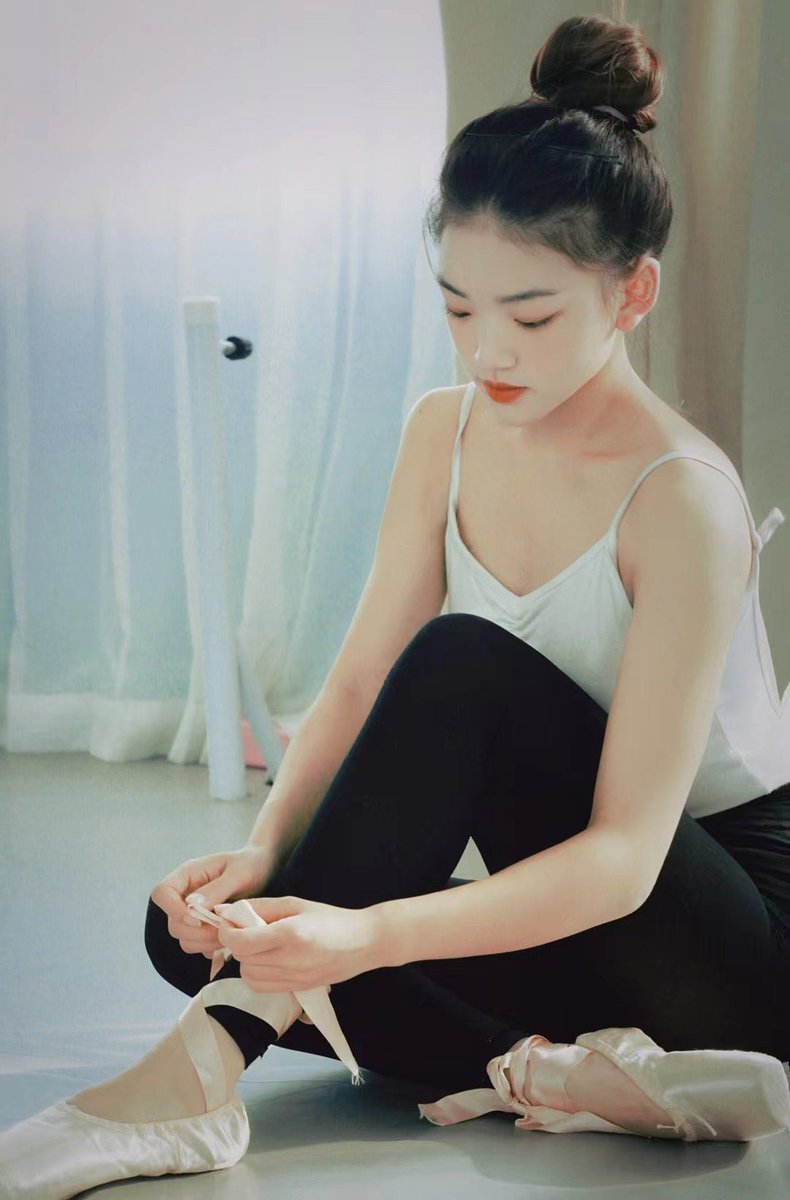 A042300's tweet photo. 推友投稿：芦佳慧 18岁

#反差婊 #母狗 #淫妻 #绿帽 #露出 #骚逼 #合成 #颜射 #脱衣 #意淫 #射屏 #换脸 #丝袜 #做图 #绿帽 #绿奴 #SM #人妻 #羞辱 #3P #定制 #出卖 #ntr #网红 #福利 #裸足 #身边人 #射鞋 https://t.co/E3BvjVTCS4
