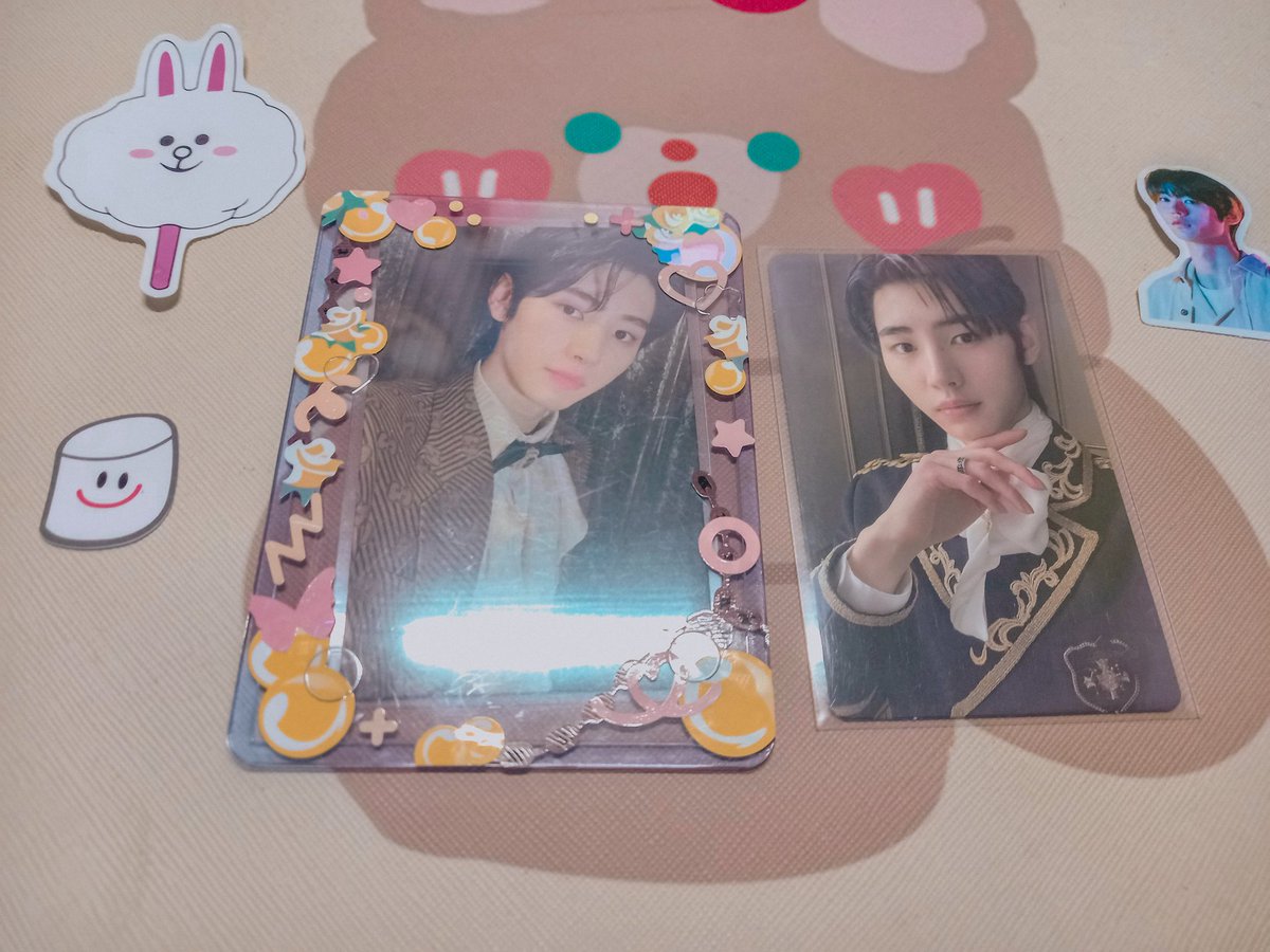 snwuhanni's tweet photo. ☆ 『 #Hanni_mails 』   
╰┈─➤ Thank you so much @heevbescart these are my first ever sunghoon pcs! They arrived home safely despite the long distance they traveled to reach me since it was packaged so well 💗I really appreciate the effort hehe #thanksnari https://t.co/3OFQF9Ve90
