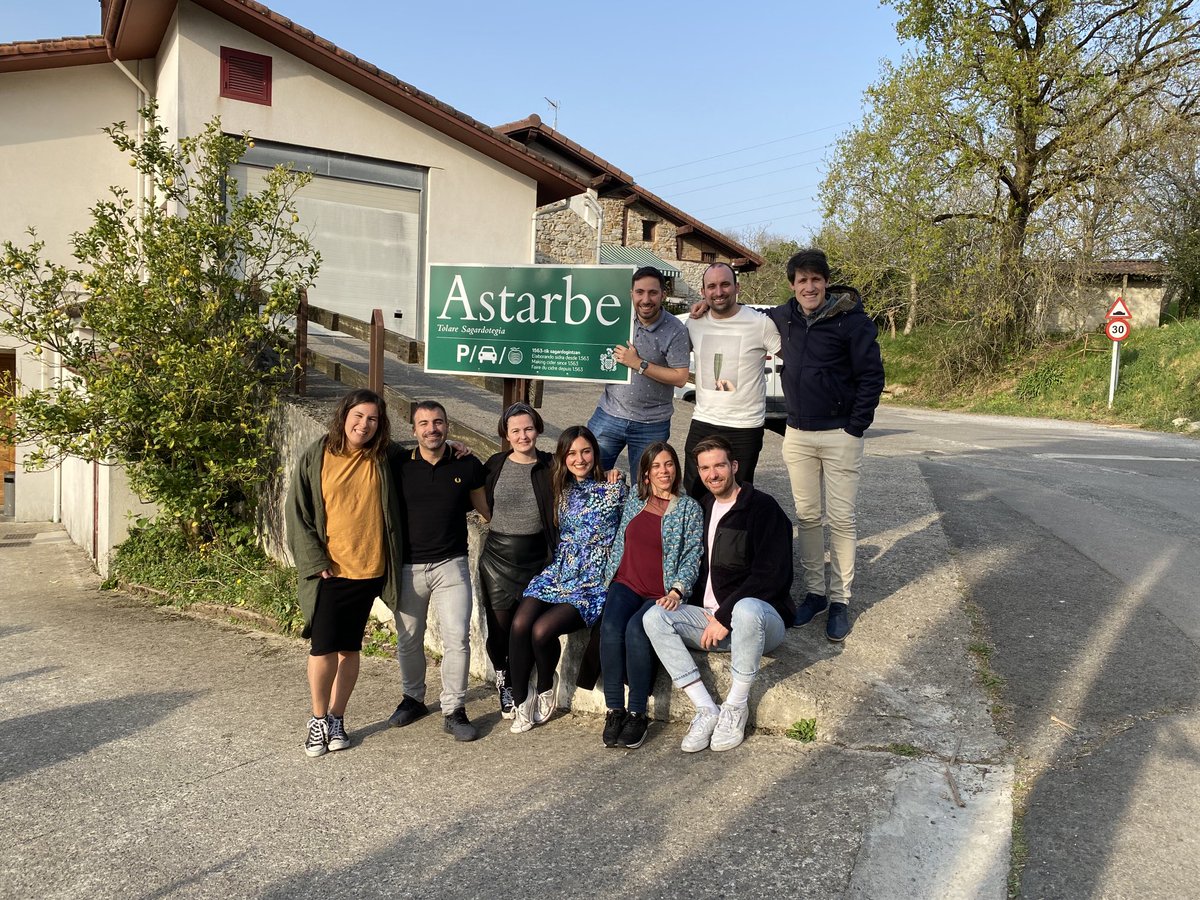 ibonf's tweet photo. ojo, 🔴azken ordukoa: hemen gauza seriyotaz hitzeiten dun jendiak badaki dibertitzen 🍏 ⁦⁦@jdiazjauregi⁩ ⁦@mikeldominguez⁩ ⁦@bgereka⁩ ⁦@liherpc⁩ ⁦@InakiLarra⁩ https://t.co/RiFIClAdNx