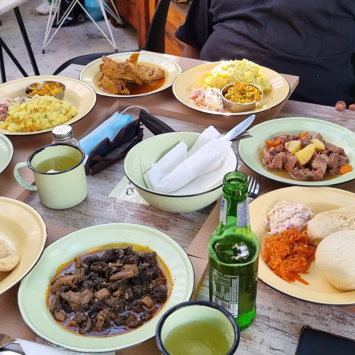 Mr_Ndash's tweet photo. Please join #Ndashfood for our Sunday Pop up at Tubbs Carwash 183 Corlett drive from 12pm till 18:30 pm . You can place your orders for collection on 0630836783 | 0764694343 from 12pm or you can have a sit in enjoy your meal while you get your car washed . #sundaylunch https://t.co/cTQBzRBt8E