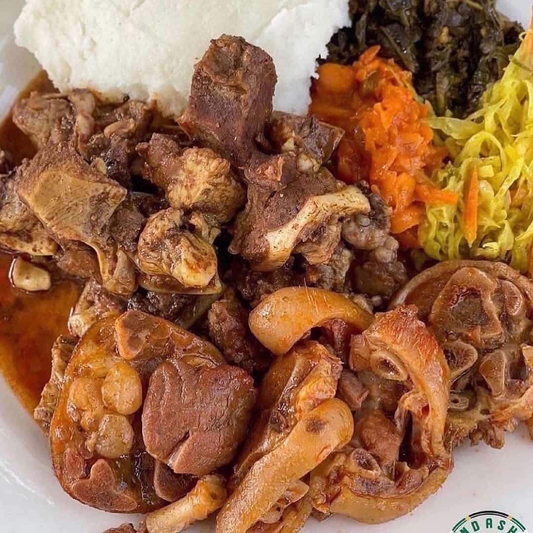 Mr_Ndash's tweet photo. Please join #Ndashfood for our Sunday Pop up at Tubbs Carwash 183 Corlett drive from 12pm till 18:30 pm . You can place your orders for collection on 0630836783 | 0764694343 from 12pm or you can have a sit in enjoy your meal while you get your car washed . #sundaylunch https://t.co/cTQBzRBt8E