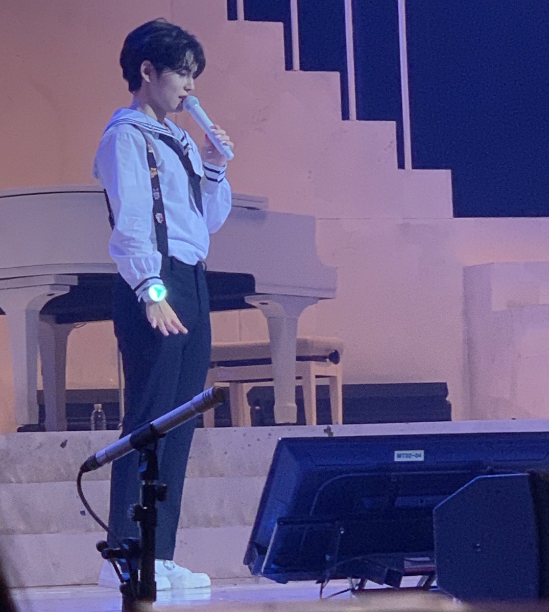 옆태가 너무 학예회임