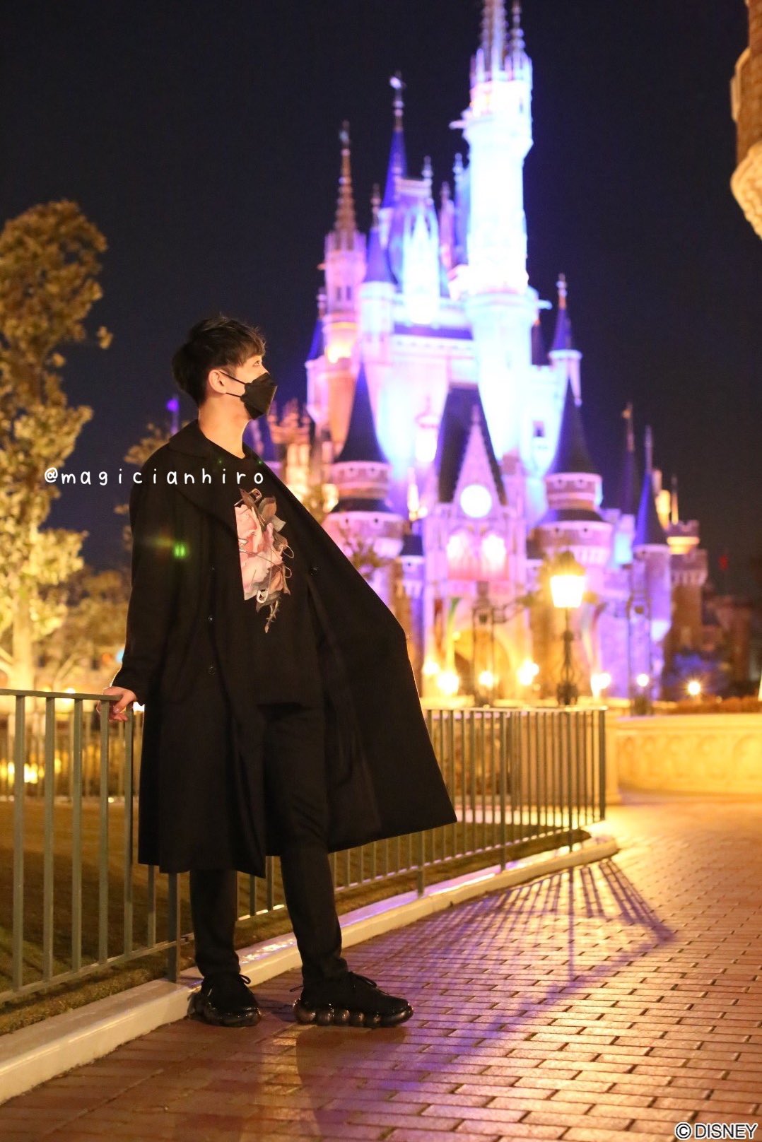 Hiro マジシャン Disney Disney ポートレート ファインダー越しの私の世界ᅠ ディズニーランド 写真 かっこいい 雰囲気めっちゃいい なんかカメラマンのキャストさんに撮ってもらった うれしい 奇跡の一枚 タグ多い T Co