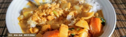 Curry de butternut, navet et pois chiches par Antzou : cuisine-libre.org/curry-vegetari… #recette #curry #butternut Miam !