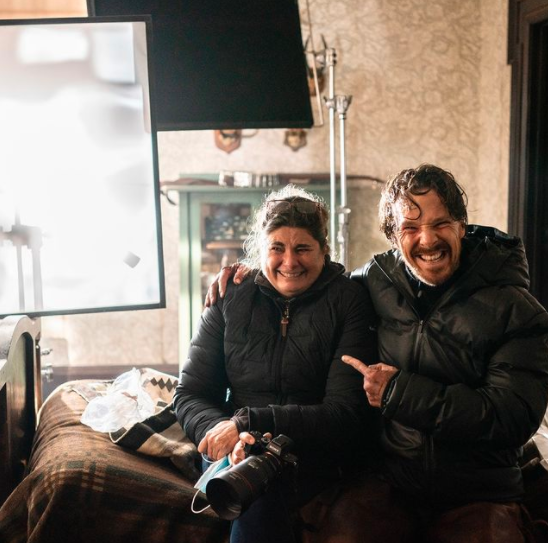 ninagoe's tweet photo. Good luck to *pointy*#BenedictCumberbatch on　tomorrow's #Oscars2022 !!! Courtesy of Kirsty Griffin, set photographer for #ThePowerOfTheDog. https://t.co/o6hR2mtEqA https://t.co/LdIxDPnhCk