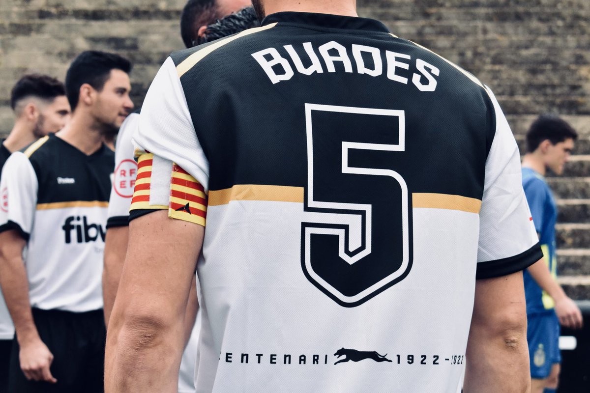 bocabocaestudi's tweet photo. @CEConstancia ha presentat la camiseta del Centenari! Un procés on han participat un equip tant de dissenyadors, com professionals del món tèxtil, impressió, confecció.. Enhorabona a les persones del Club que l'han fet possible! Amunt Constància sempre!!⚪️⚫️⚪️⚫️ @ToniCabo https://t.co/7wo4adcjmK