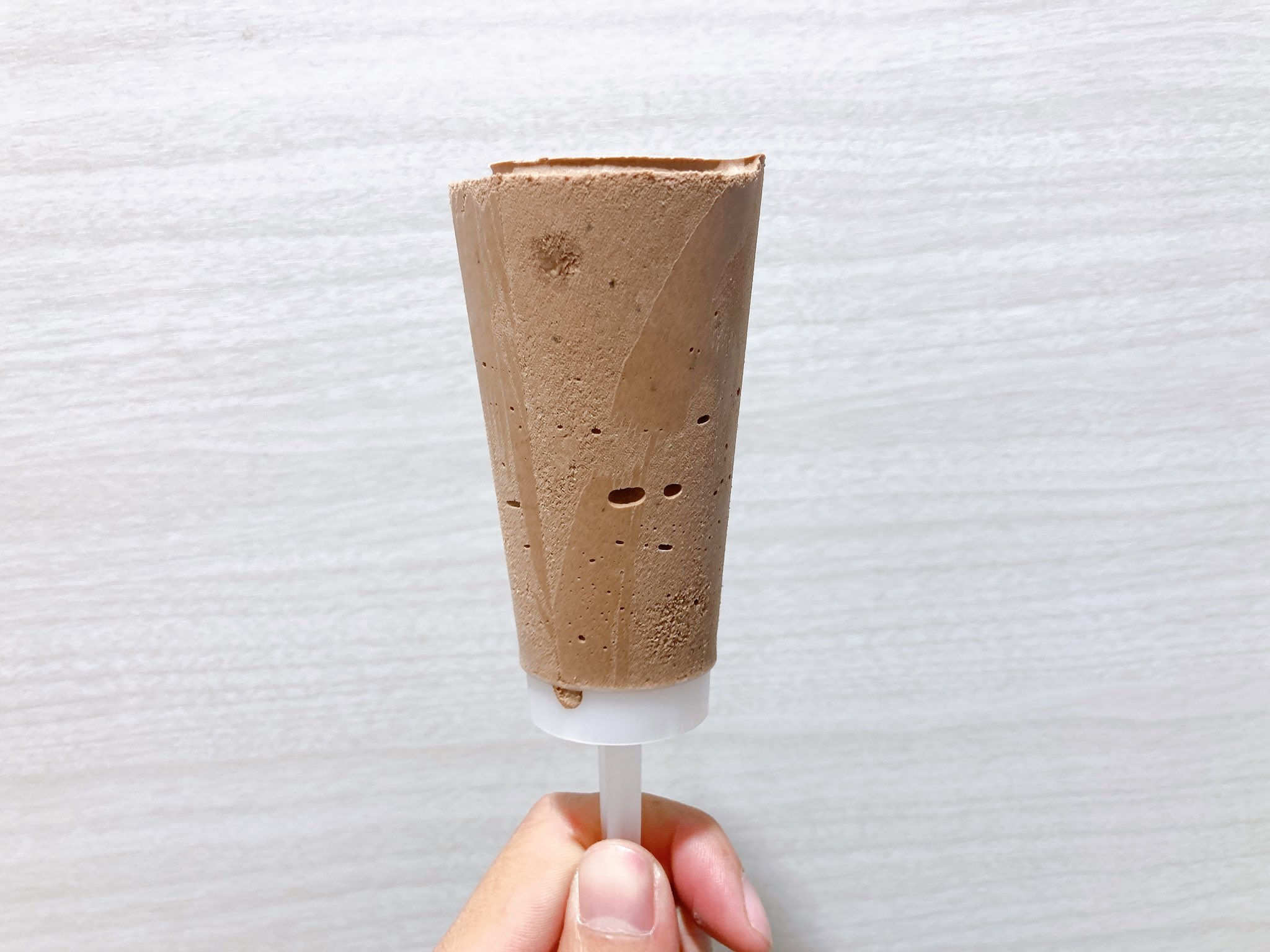 おちゃらけぴえろ たかたか アイス芸人たかたか チョコクランチ 糖質が少ないでお馴染みのsunaoが監修したセブンティーン アイス しっかりと濃いチョコの味にクランチの食感がおいしい これで糖質抑えられてると思えないくらい違和感ない それが