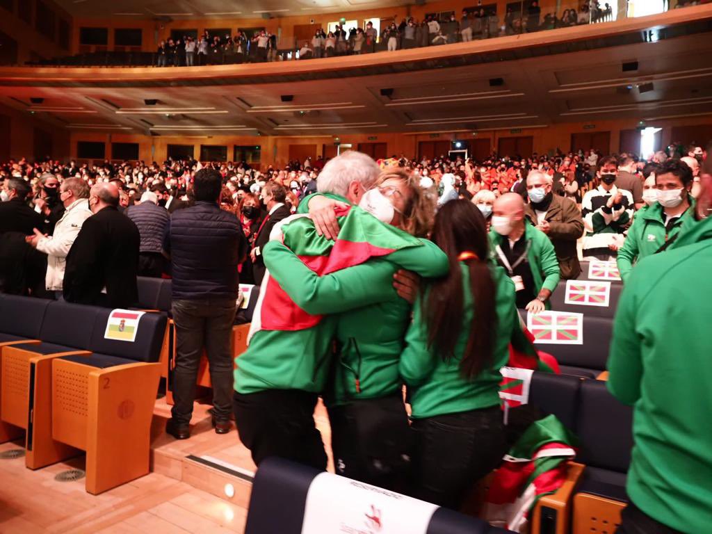 Nuestra FP ha vuelto a demostrar su nivel. En las SpainSkills hemos logrado el segundo puesto en el medallero, pero el verdadero valor ha estado en la unión de todo el equipo. Felicidades a nuestros representantes: alumnado, tutores, y coordinadoras. Zorionak!!