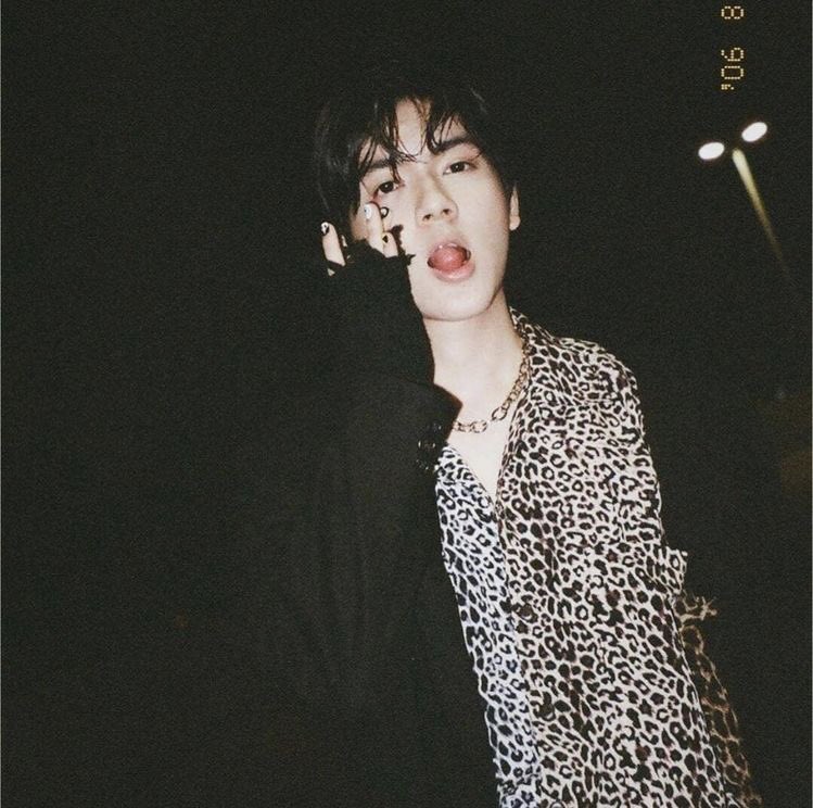 02RCHIVE's tweet photo. tongue out yorch 😝 #YORCH #TraineeA https://t.co/Gfno62byl6