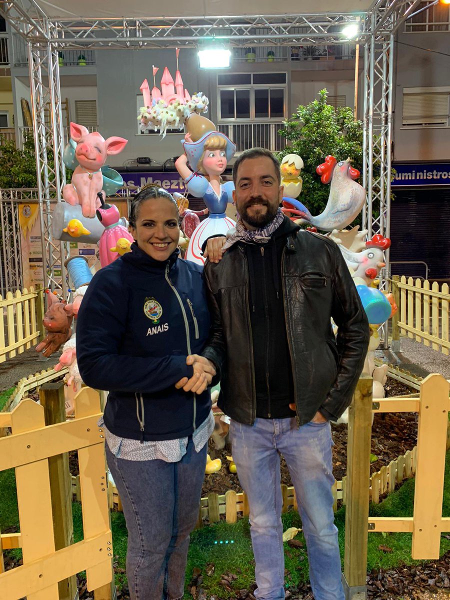 rmaeztuhfurio's tweet photo. COMENCEM EL CICLE 🔥 

Renovem amb Vicente Domínguez i amb SacabutxArt la construcció de les nostres falles per al 2023 🎨 

#sentimhumanista https://t.co/mo43QTuKIE