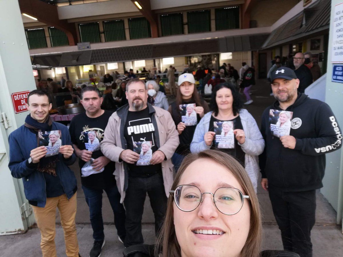 D_Baudry's tweet photo. 🌞 Aujourd'hui sur nos magnifiques marchés de #Fourchambault et #CosneSurLoire
Nos équipes une nouvelle fois sur le terrain à votre rencontre, pour défendre le projet de @MLP_officiel
Vive la #Nièvre 🇫🇷
#MLaFrance https://t.co/QEEROJWFMo