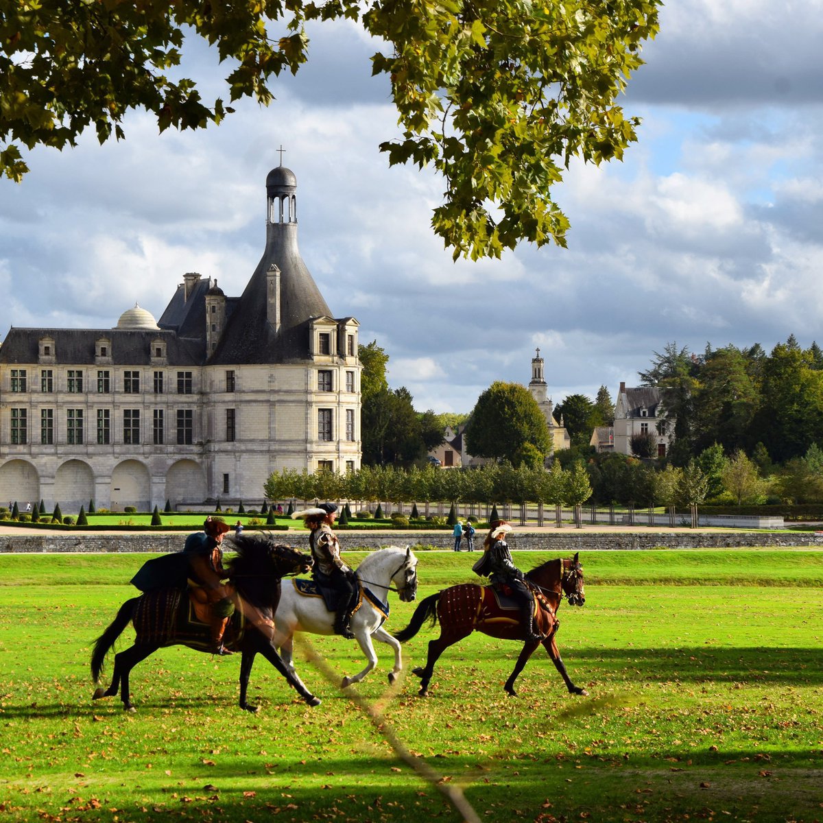 Iy pazarlar cümleten dostlar 

arkadaslar🙏🙏🙏

#ChateauDeChambord  France..