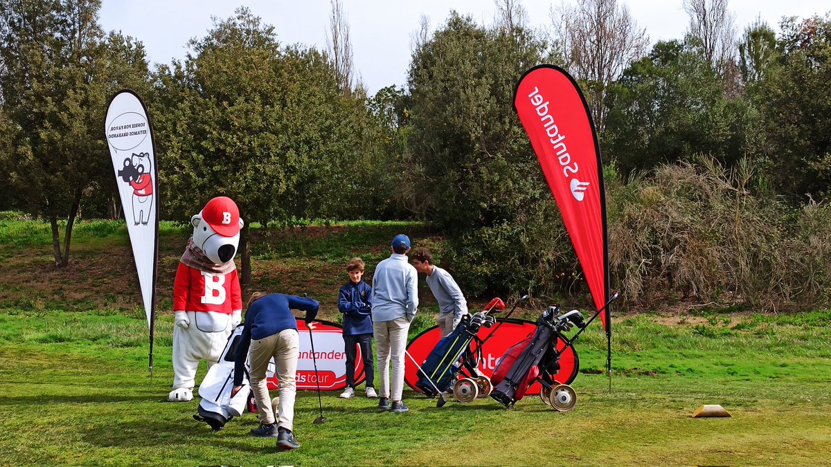 ¡Con mis amigos de <a href="/golfelprat/">Real Club de Golf El Prat</a>, deseándoles suerte en el tee del 1!  #osobogeysantanderkidstour🏌️‍♂️