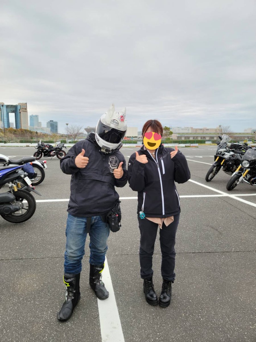 モーターショー終わって駐車場にねこかずさんがいた🐱
快く写真撮らせてもらって幸せでした🥳
ありがとうございましたー！！

<a href="/VTwin_/">ねこかず</a>