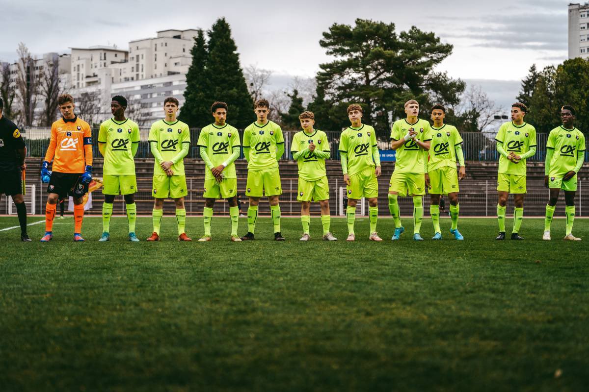 SMCaen's tweet photo. 🏆 #Gambardella, vous vouliez des infos, en voilà : 

📆 Dimanche 10 avril - 15h 
🏟 Stade Michel d’Ornano 
🎟 Gratuit pour les abonnés ou tarif unique de 5€ 
ℹ️ Places disponibles la semaine prochaine 

Tous derrières nos jeunes pour une place en finale 🔴🔵 

#SMCaen #TeamSMC https://t.co/Lksw4tAOf2