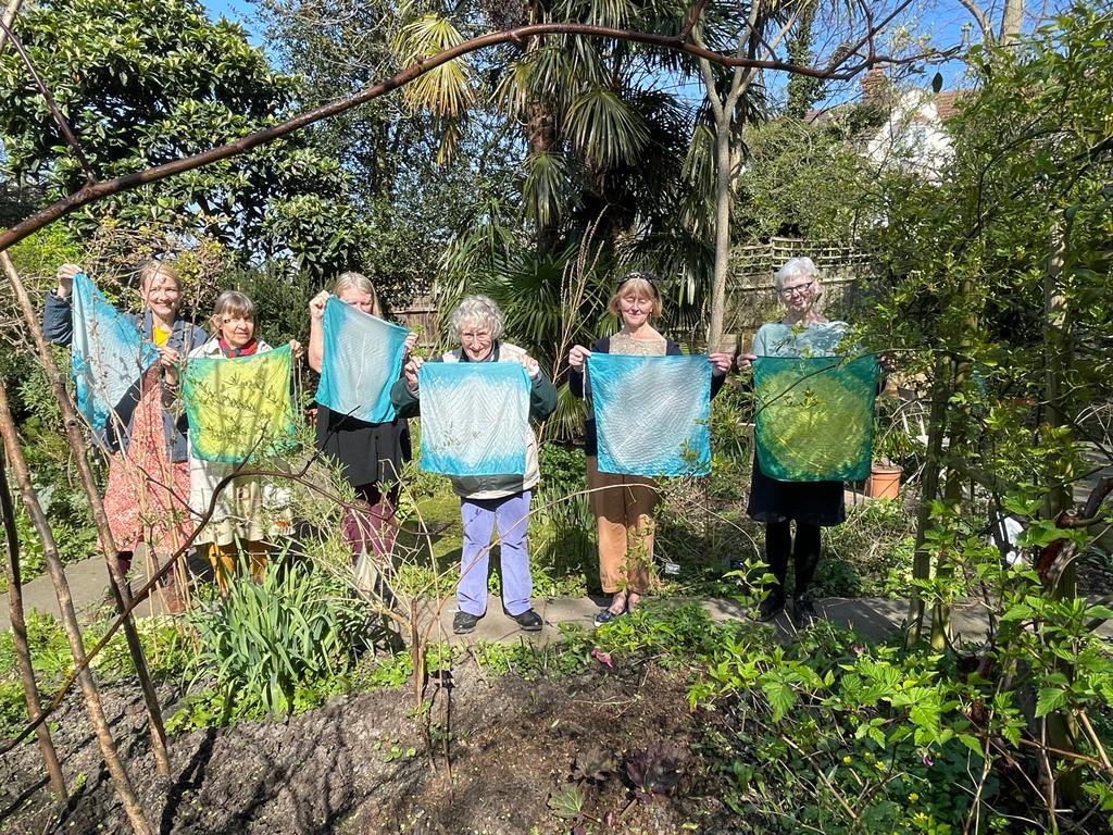 SLBotanicalInst's tweet photo. Wonderful workshop yesterday with Zoë Burt just in time for Mother’s Day. Using natural dyes, peace silk scarves and a resist pattern technique the group produced these beautiful, vibrant scarves.
#slbi #sunnygarden #mothersday #peacesilk #naturaldyes #dyegarden #indigoleaves https://t.co/MLyX6LsySs