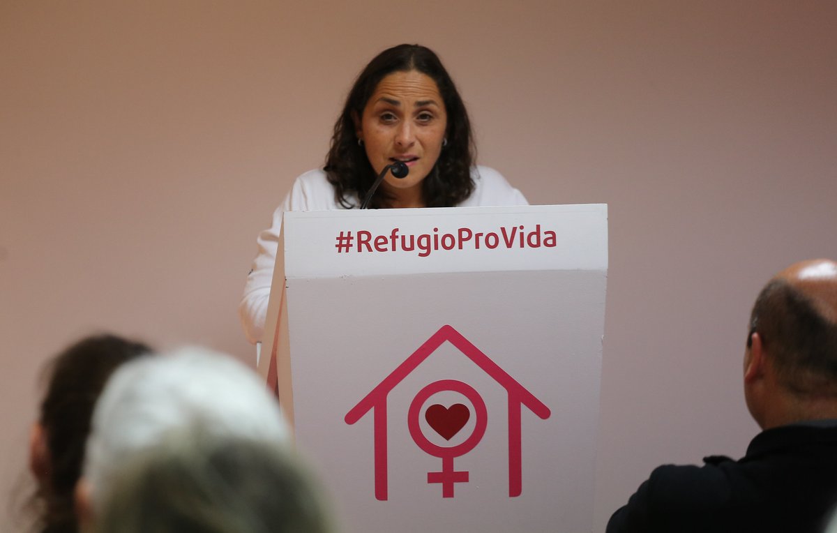 hazteoir's tweet photo. María de Himalaya dando testimonio en la inauguración de la #Expovida https://t.co/nCMt2tyWwW