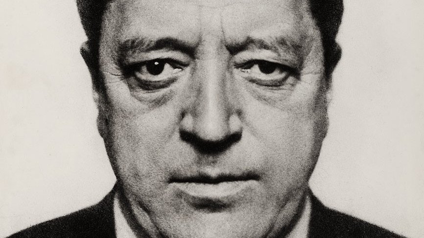 Hubo un arquitecto que soñó que las personas podían vivir en cajas de cristal, protegidas del frío, del viento y de la lluvia, integradas en la naturaleza que las rodea.

Un creador que hacía magia con los materiales.

Nació hace exactamente 136 años.

¿Sabes quién fue?

HILO🏗️🏙️