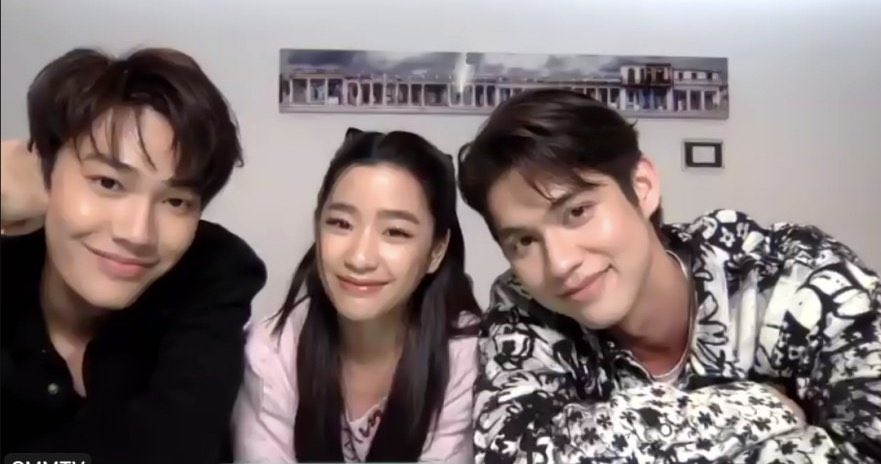 heartlimingsbff's tweet photo. tu is never sitting between them again lmao https://t.co/Jnx8jrCO3P